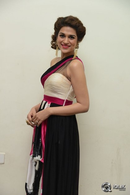 Shraddha-Das-at-Guntur-Talkies-Movie-Audio-Launch